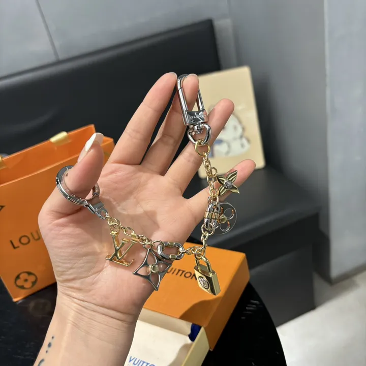 スーパーコピー ルイヴィトン キーホルダー