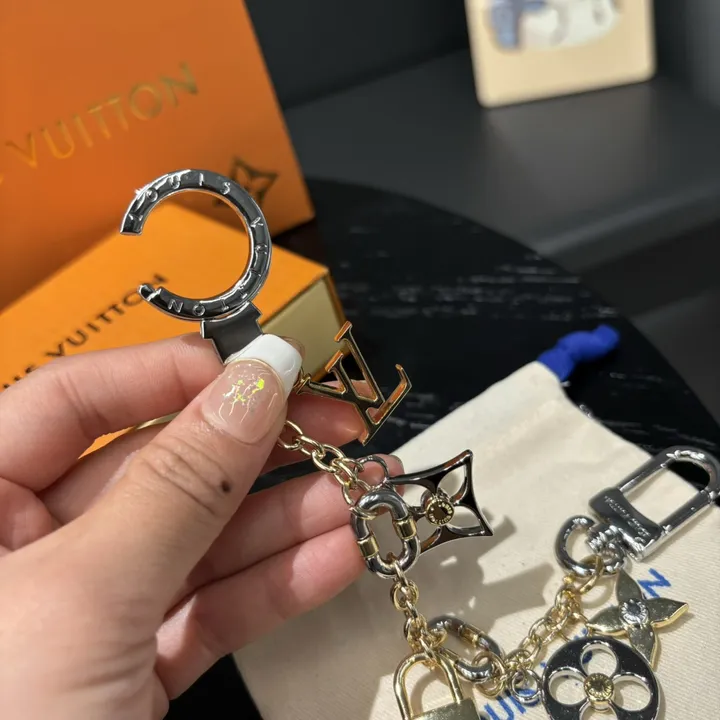 スーパーコピー ルイヴィトン キーホルダー