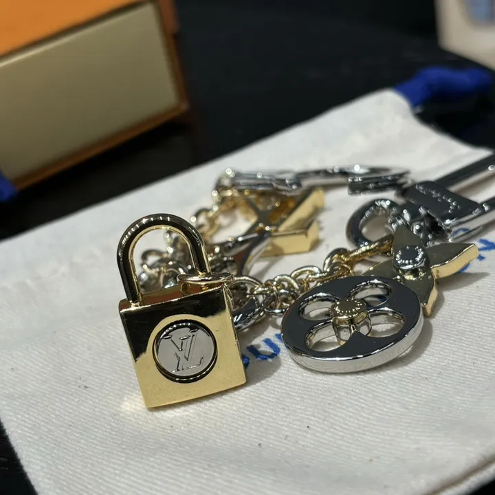 スーパーコピー ルイヴィトン キーホルダー