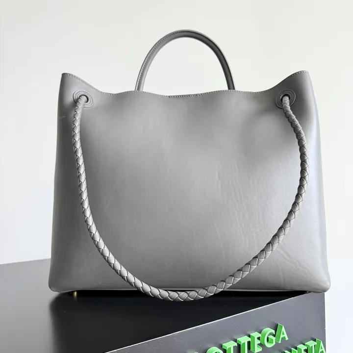 スーパーコピー ボッテガ ヴェネタ キーホルダー