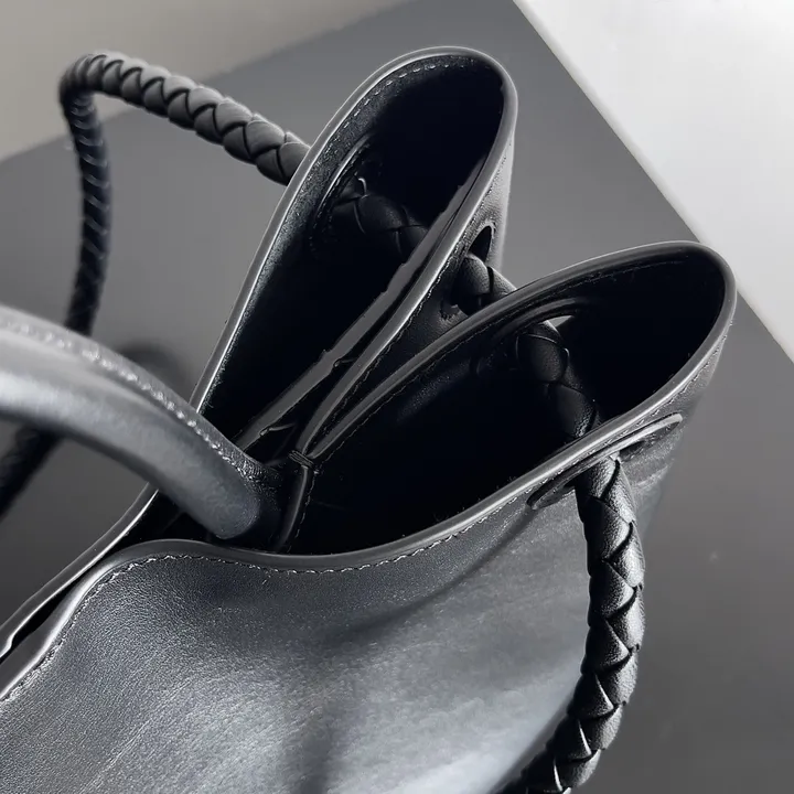 スーパーコピー ボッテガ ヴェネタ キーホルダー