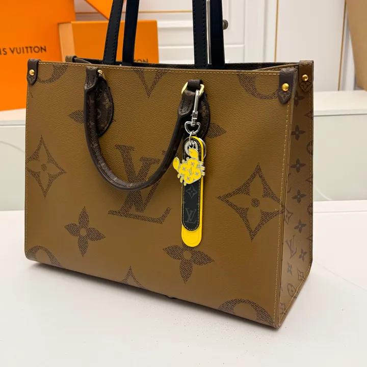 スーパーコピー ルイヴィトン キーホルダー