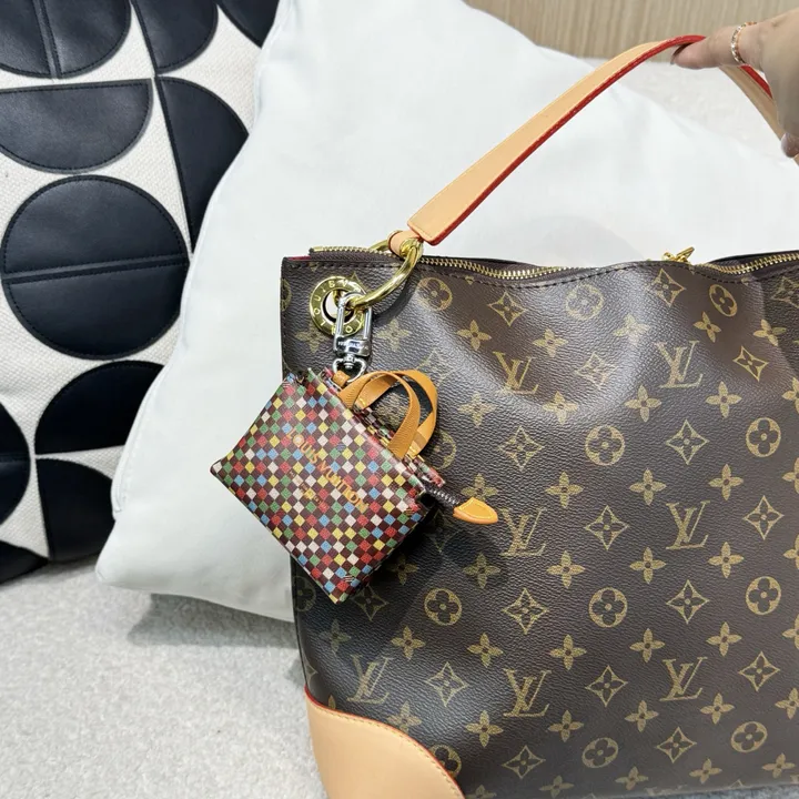 スーパーコピー ルイヴィトン キーホルダー