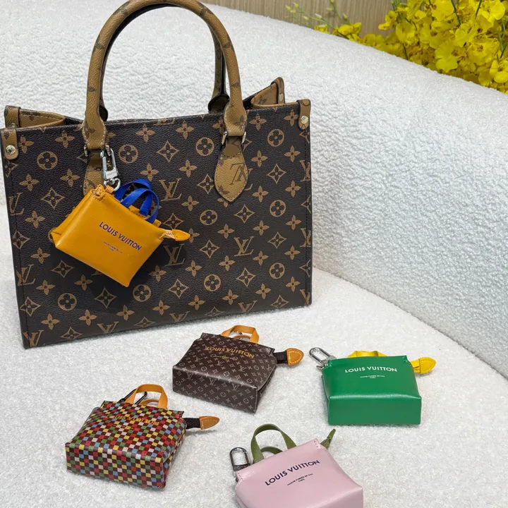 スーパーコピー ルイヴィトン キーホルダー