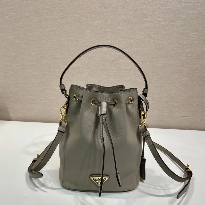 スーパーコピー プラダ キーホルダー