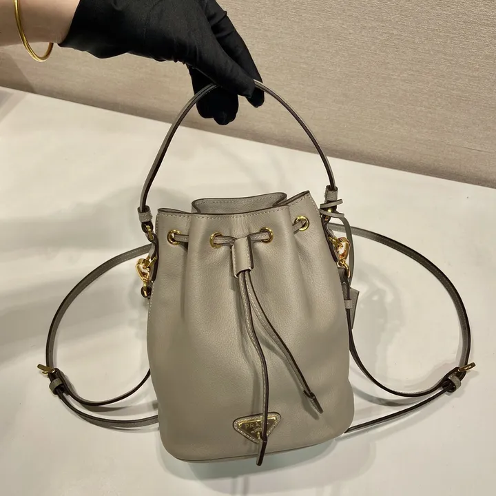 スーパーコピー プラダ キーホルダー