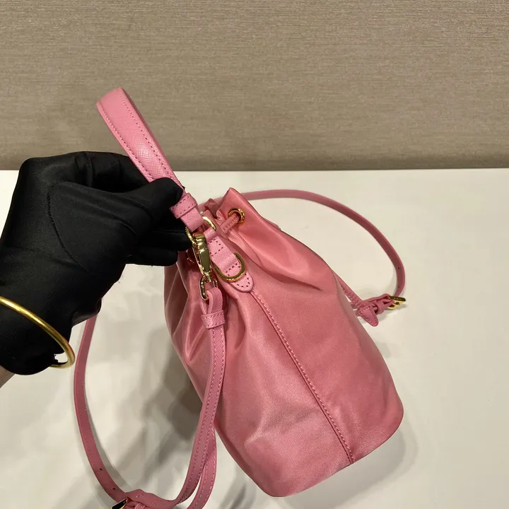 スーパーコピー プラダ キーホルダー