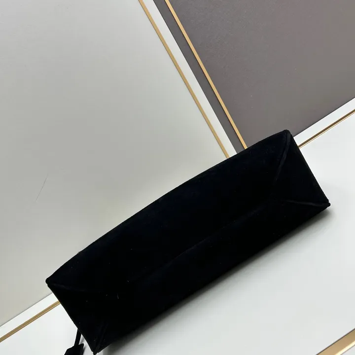 スーパーコピー プラダ キーホルダー