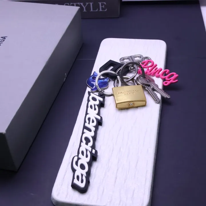 スーパーコピー バレンシアガ キーホルダー