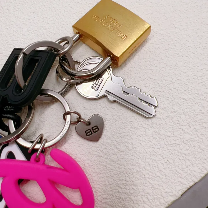 スーパーコピー バレンシアガ キーホルダー