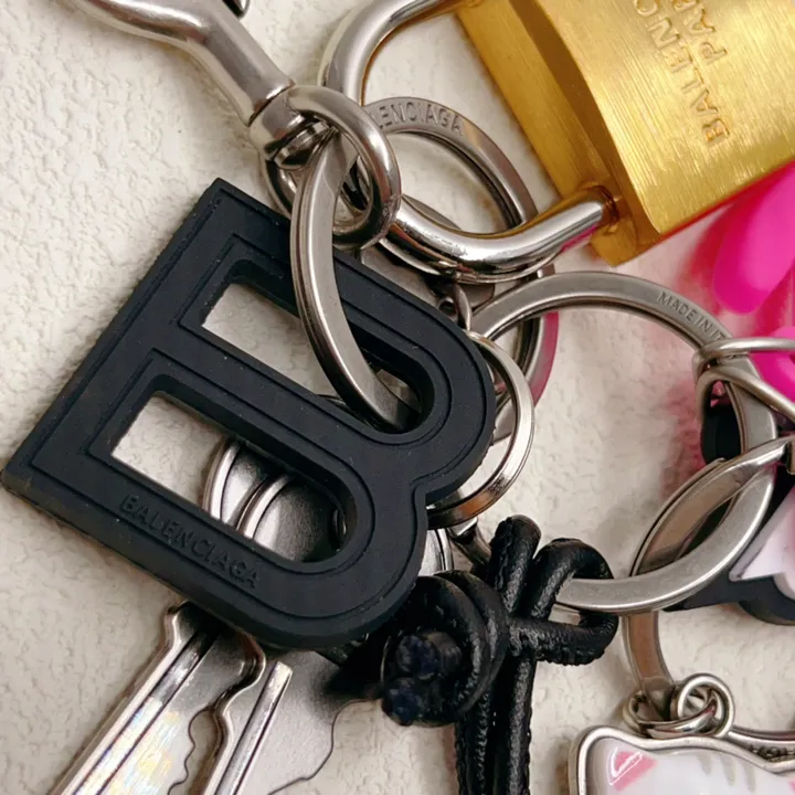 スーパーコピー バレンシアガ キーホルダー