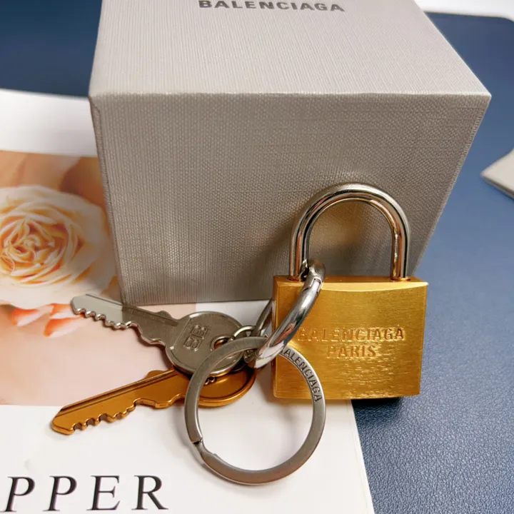 スーパーコピー バレンシアガ キーホルダー