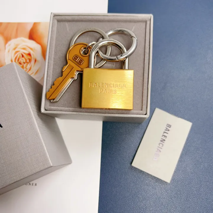 スーパーコピー バレンシアガ キーホルダー