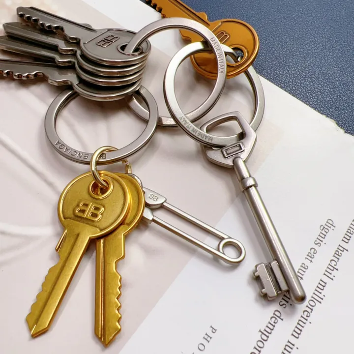 スーパーコピー バレンシアガ キーホルダー