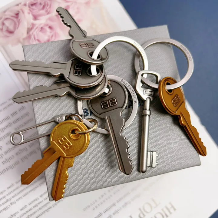 スーパーコピー バレンシアガ キーホルダー