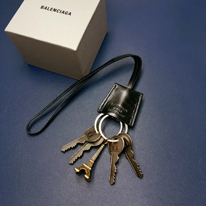 スーパーコピー バレンシアガ キーホルダー