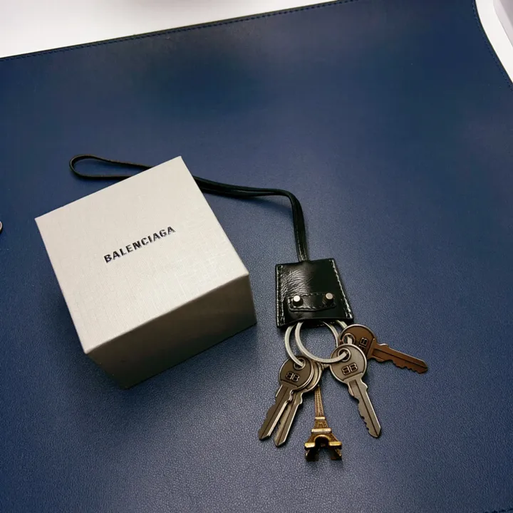 スーパーコピー バレンシアガ キーホルダー