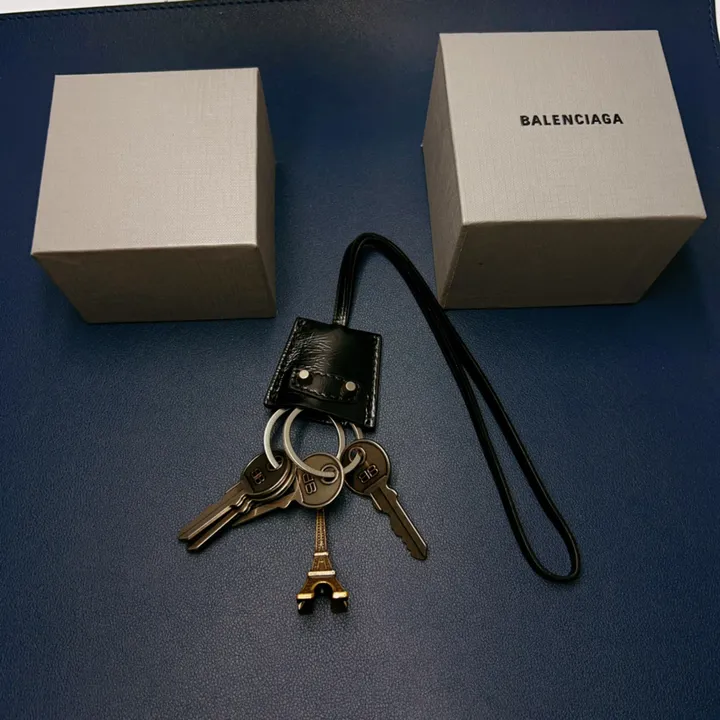 スーパーコピー バレンシアガ キーホルダー