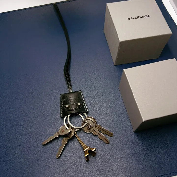 スーパーコピー バレンシアガ キーホルダー