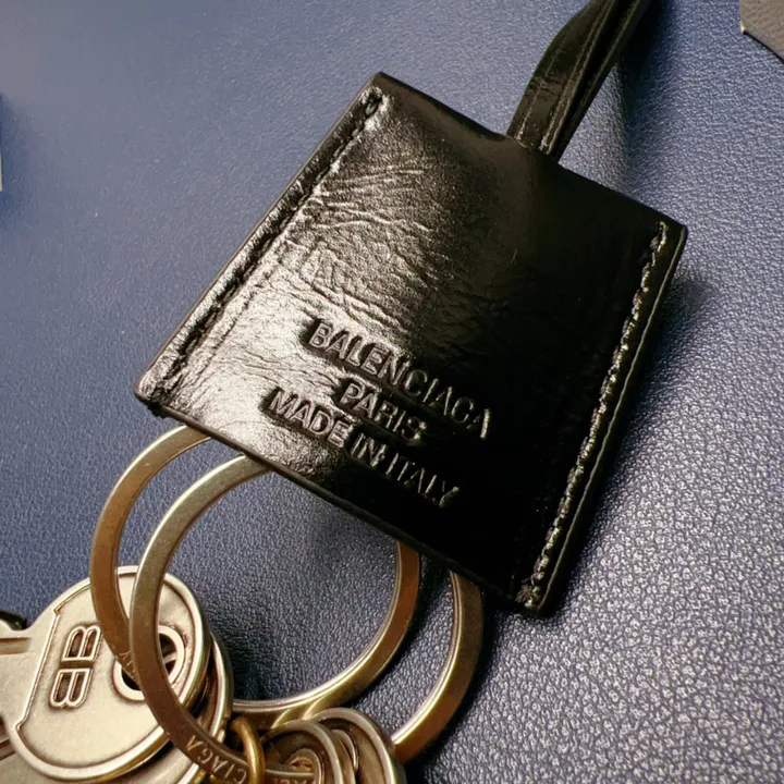 スーパーコピー バレンシアガ キーホルダー