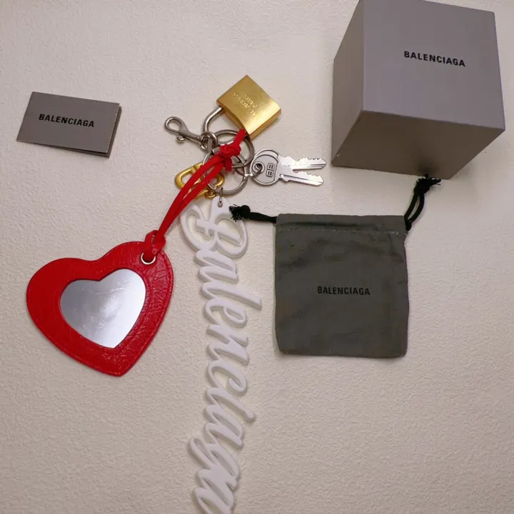 スーパーコピー バレンシアガ キーホルダー