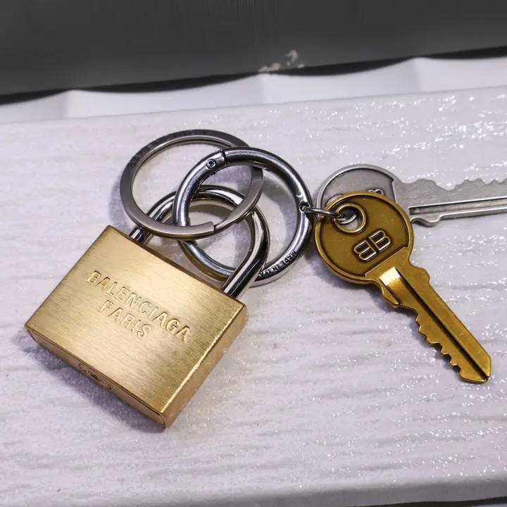 スーパーコピー バレンシアガ キーホルダー
