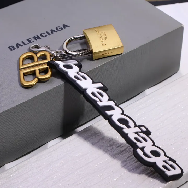 スーパーコピー バレンシアガ キーホルダー