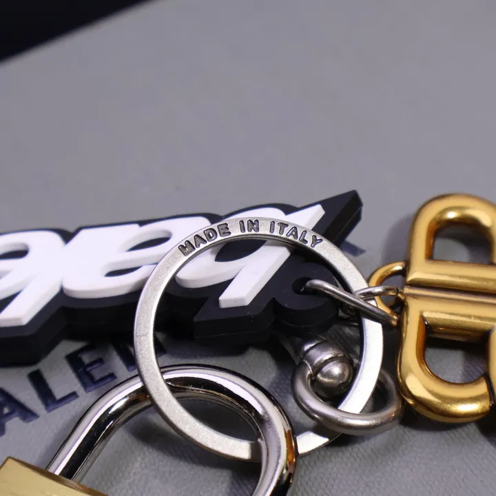 スーパーコピー バレンシアガ キーホルダー