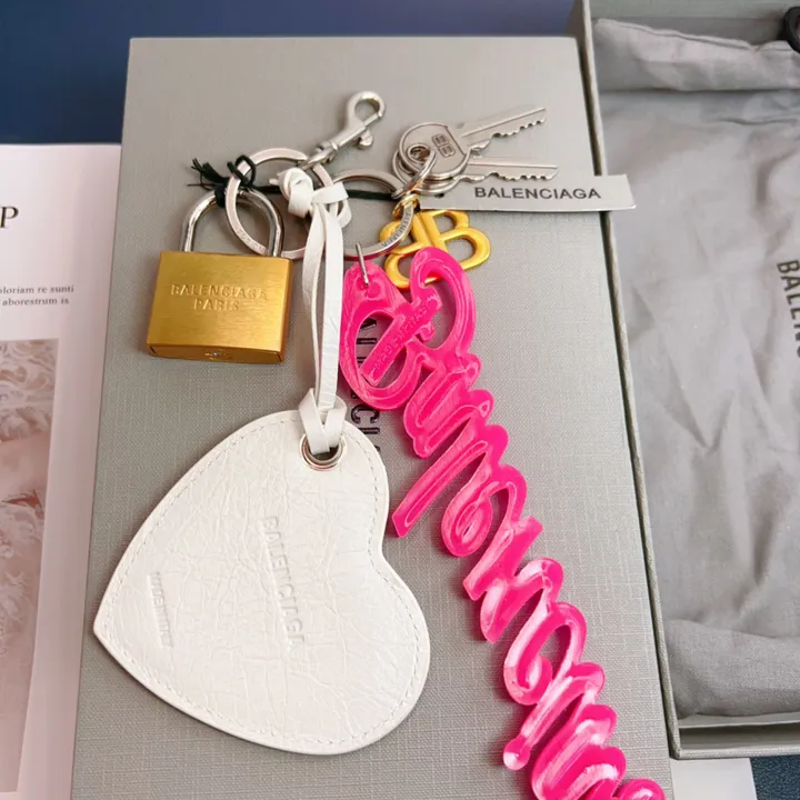 スーパーコピー バレンシアガ キーホルダー