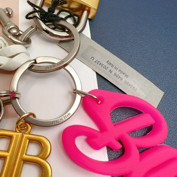 スーパーコピー バレンシアガ キーホルダー