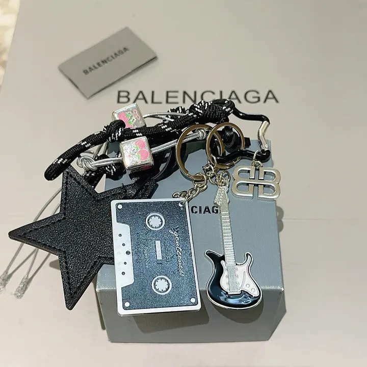 スーパーコピー バレンシアガ キーホルダー