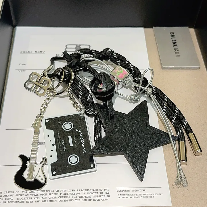 スーパーコピー バレンシアガ キーホルダー