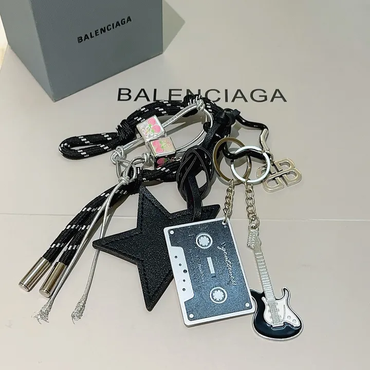 スーパーコピー バレンシアガ キーホルダー