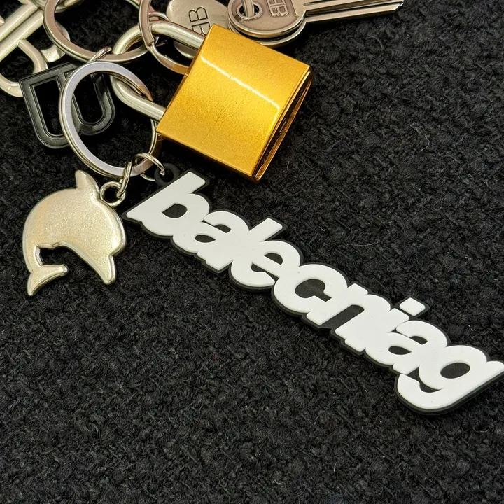 スーパーコピー バレンシアガ キーホルダー