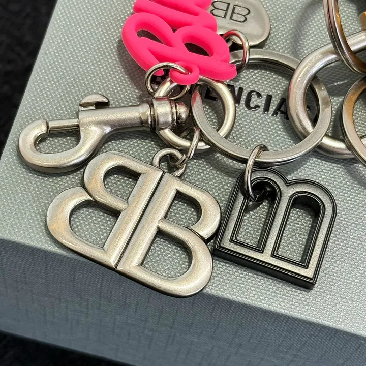 スーパーコピー バレンシアガ キーホルダー