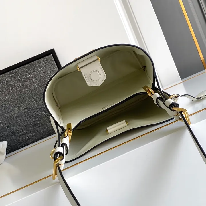 スーパーコピー プラダ キーホルダー