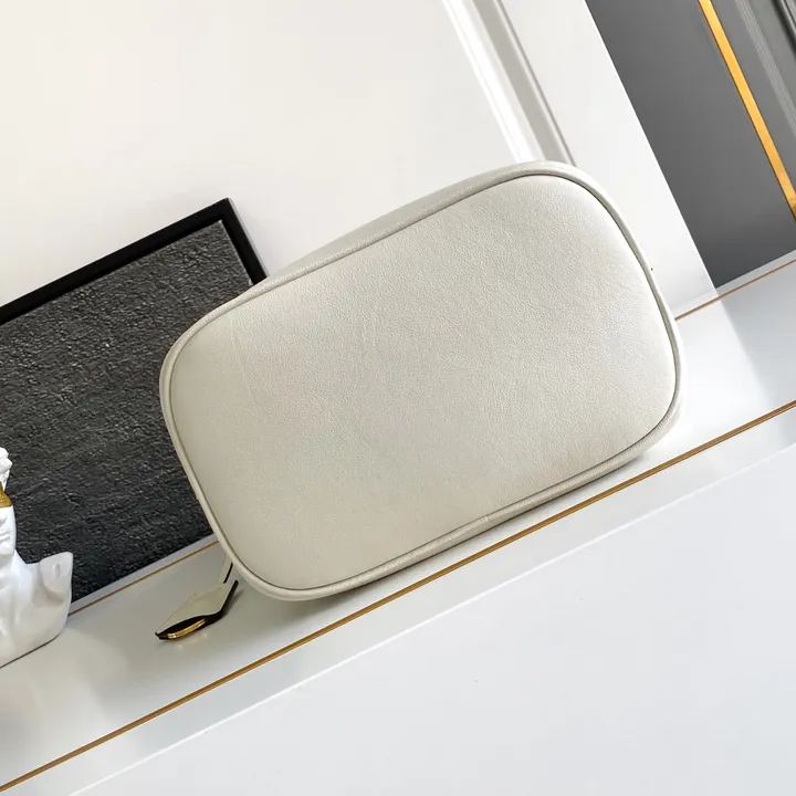 スーパーコピー プラダ キーホルダー