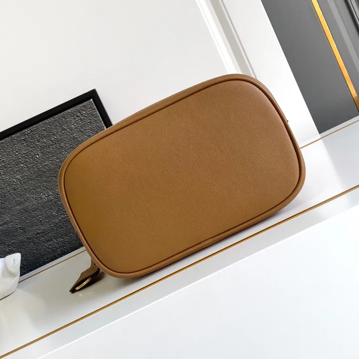 スーパーコピー プラダ キーホルダー