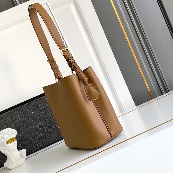 スーパーコピー プラダ キーホルダー