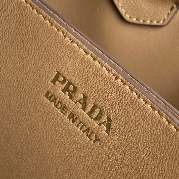 スーパーコピー プラダ キーホルダー