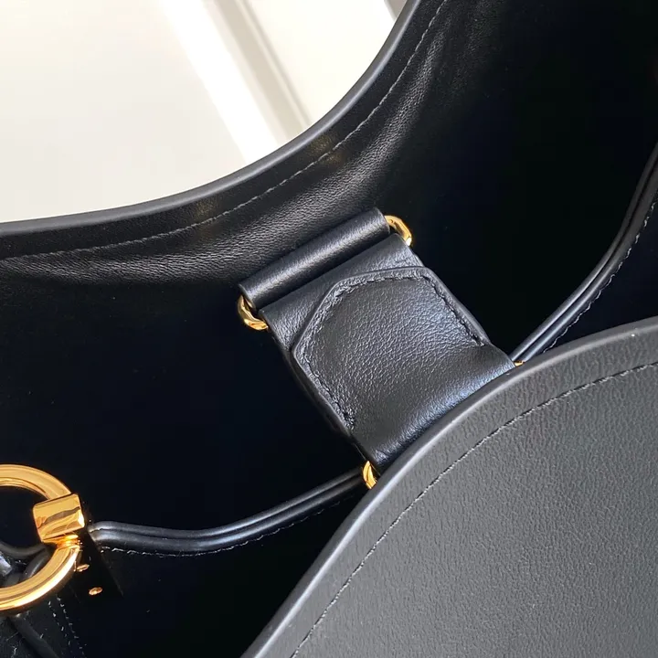 スーパーコピー プラダ キーホルダー