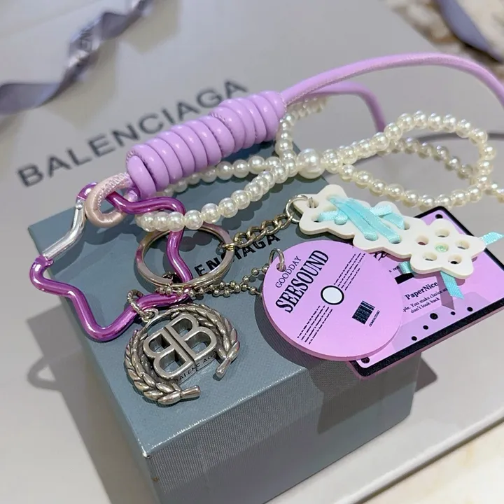 スーパーコピー バレンシアガ キーホルダー
