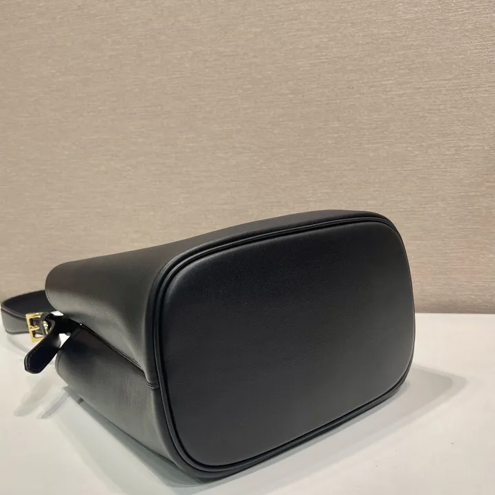 スーパーコピー プラダ キーホルダー