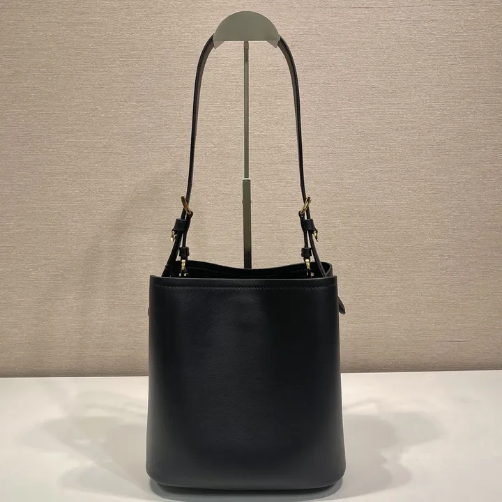 スーパーコピー プラダ キーホルダー