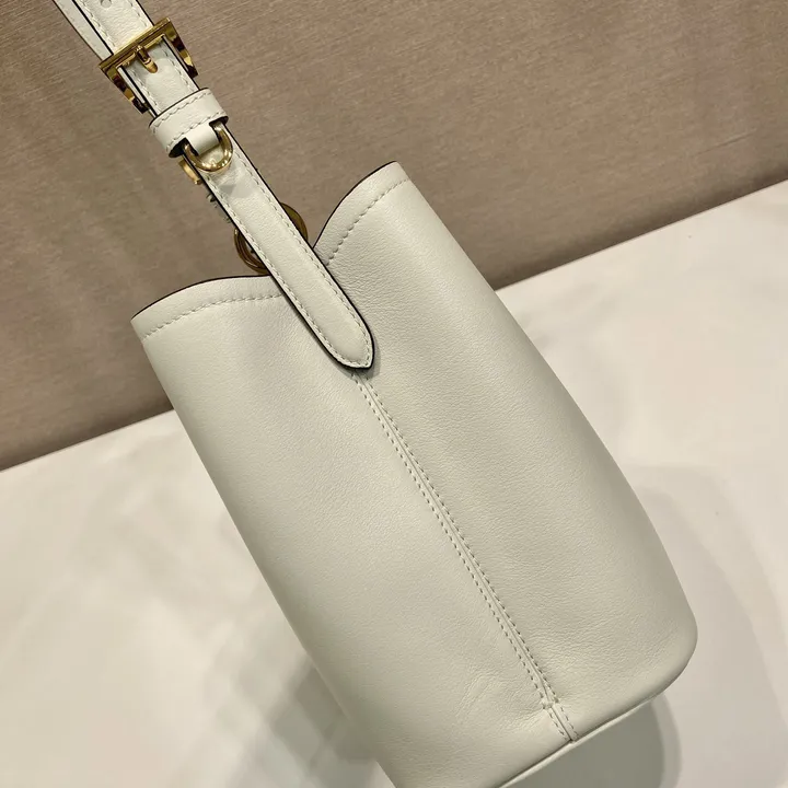 スーパーコピー プラダ キーホルダー