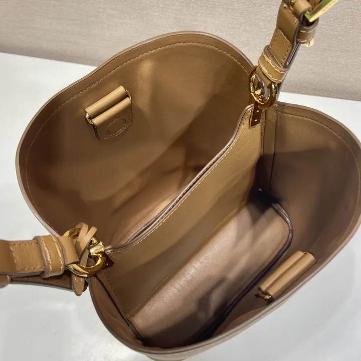 スーパーコピー プラダ キーホルダー