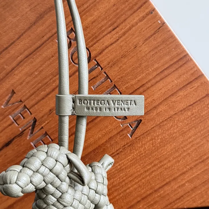 スーパーコピー ボッテガ ヴェネタ キーホルダー