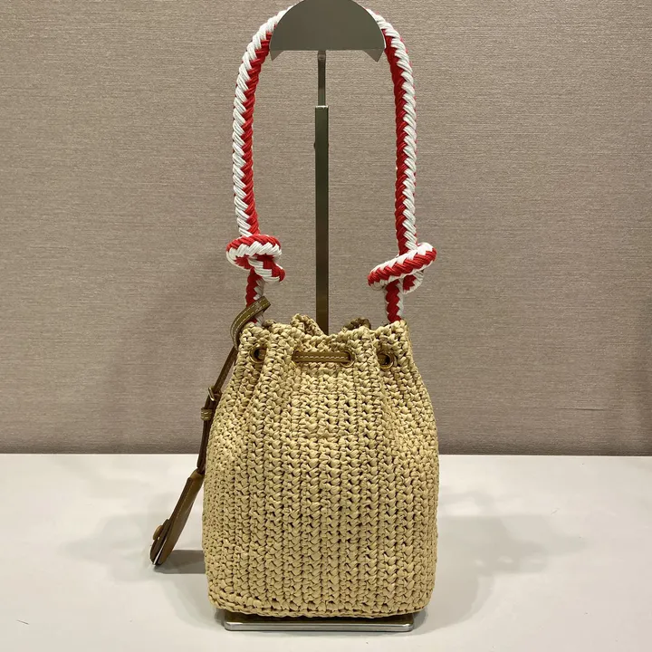 スーパーコピー プラダ キーホルダー