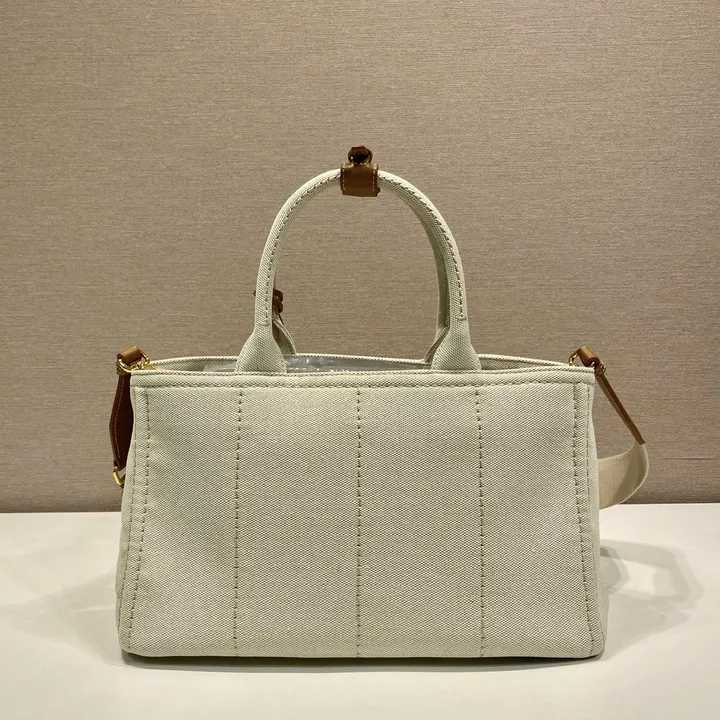 スーパーコピー バレンシアガ キーホルダー