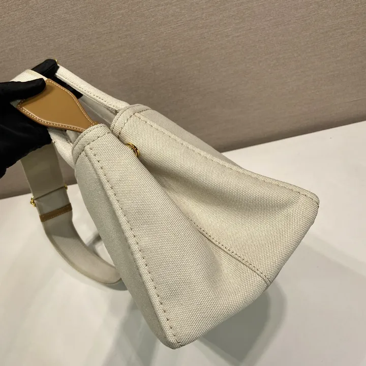 スーパーコピー バレンシアガ キーホルダー